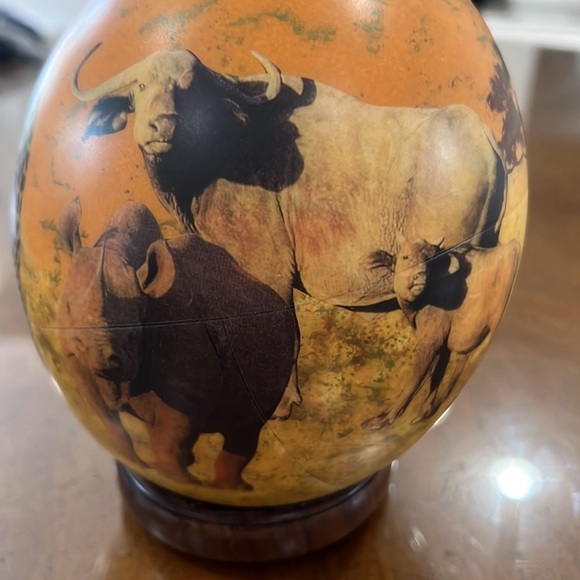 Ostrich egg hand painted in South Africa with display stand - Picture 3 of 7